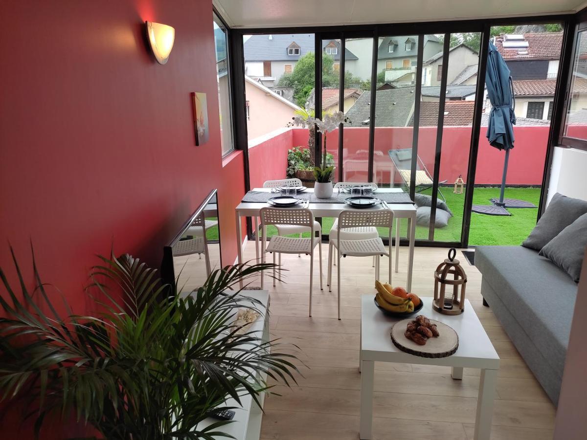 Air-Conditioned Flat With Terrace - Private & Independent - ルルド エクステリア 写真